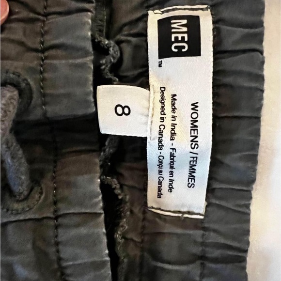 Skinny high rise and one low rise jeans sizes 27 and 26 - Picture 12 of 15